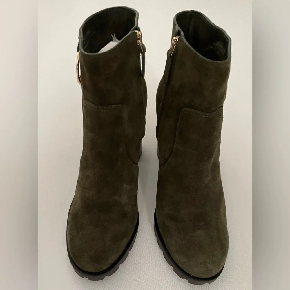 Tory Burch Sofia Lug Sole Bootie Green Suede Gold Logo 10.5 olive army Academia